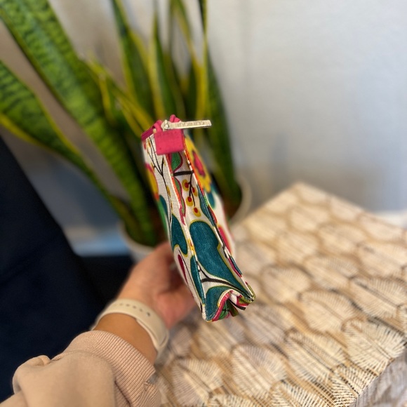Clinique | Bright Floral Travel/Makeup Pouch - Picture 6 of 6